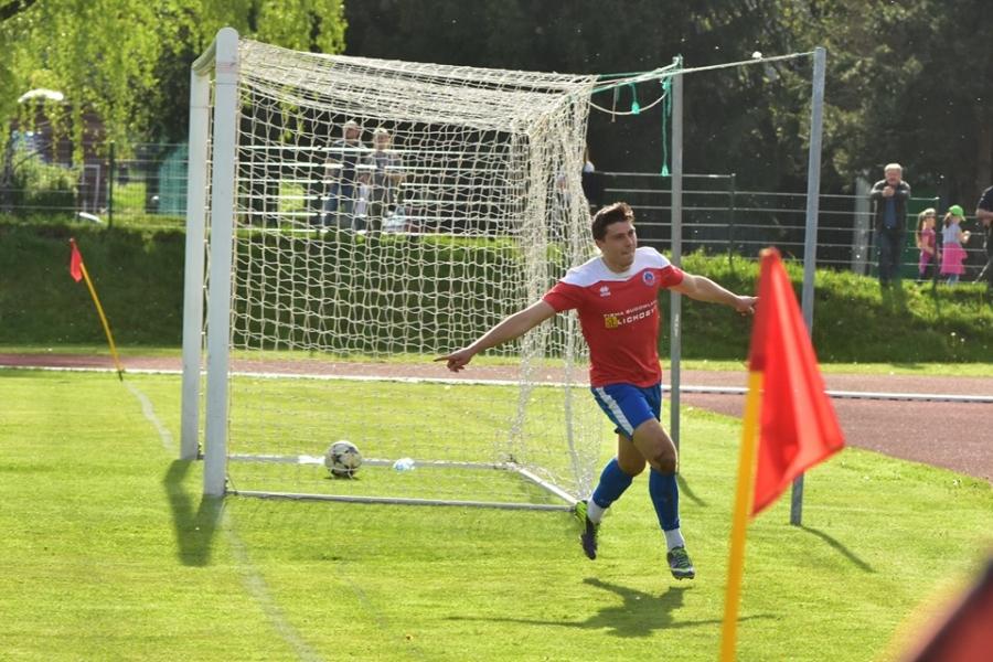 Piłkarski weekend: Talaga zapewnia spokój Babiej Górze, a Rupa i Koper drużynie z Białki, przełamanie Żurawia i gol prezesa, Huragan zmiótł Dąb w Skawicy