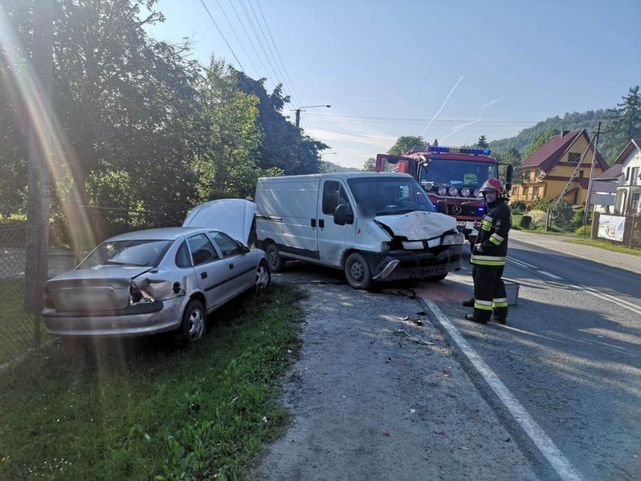 W Osielcu zderzyły się dwa pojazdy, służby w akcji