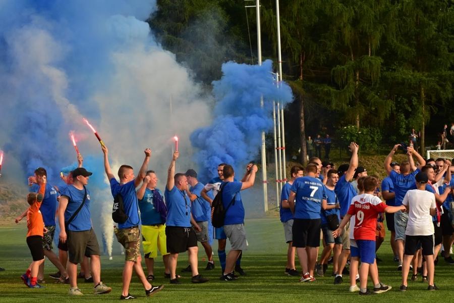 (VIDEO) Piłkarski weekend: Zwycięski remis Babiej Góry! Okręgówka wraca do Suchej Beskidzkiej!