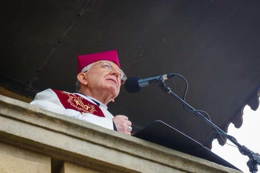 Letnie transfery w lokalnym kościele, arcybiskup krakowski podpisał nominacje