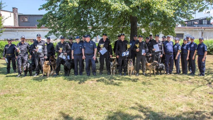 Policjanci z Suchej i ich czworonożni partnerzy w małopolskiej czołówce