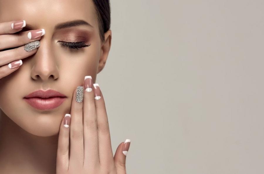 Interesuje Cię stylizacja paznokci? Zapisz się na kurs manicure!