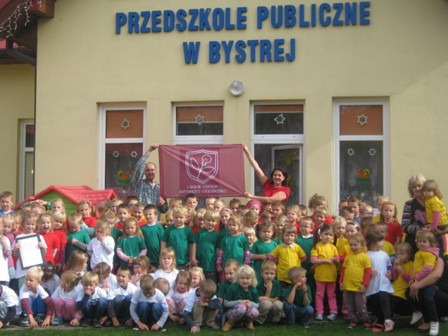 Przedszkole Publiczne w Bystrej z certyfikatem  Lokalnego Centrum Aktywności Ekologicznej.