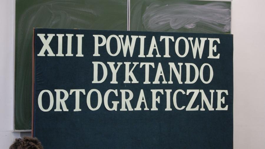 Roziskrzona Przydróżka  i hoży żbik – czyli powiatowe zmagania z ortografią.
