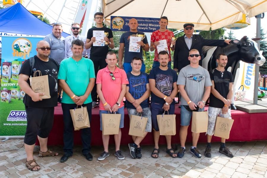 Nowi Mistrzowie w Dojeniu Sztucznej Krowy – wyłonieni!