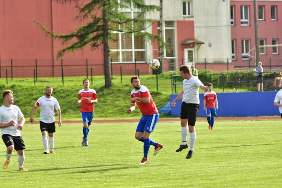 Piłkarski weekend: Odmieniony Garbarz, festyn w Białce, okręgówka Babiej Górze błędów nie wybacza