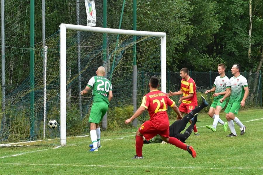 Piłkarski weekend: Mecz weekendu w Zembrzycach, Babia Góra i Halniak marzą o pierwszej wygranej, derby w klasie B na przełamanie,