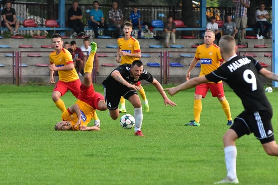 Piłkarski weekend: Garbarz zatrzymuje starego lidera, a nowym liderem Tempo, hattrick Burzyńskiego to za mało, posiłki z Podhala pomagają Narożu, Huragan wieje w Skawicy aż miło