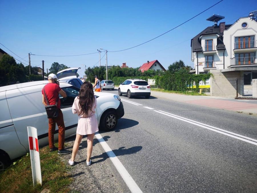 Fiat wtoczył się na krajówkę