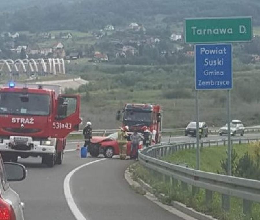 Stracił panowanie, wjechał w barierki