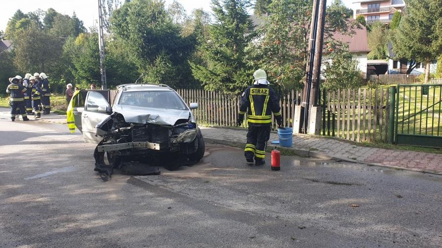 (AKTUALIZACJA) Jordanów: Toyotą w płot