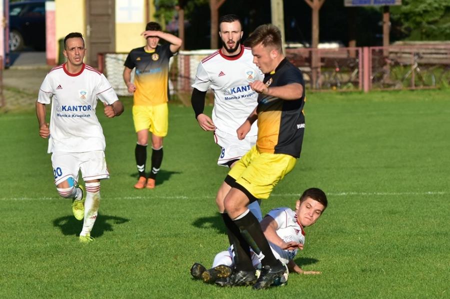 Piłkarski weekend: Sobota cudów, czyli Tempo i Ladies przegrywają, Naroże też, a Halniak zasłużenie za to wygrywa z Garbarzem