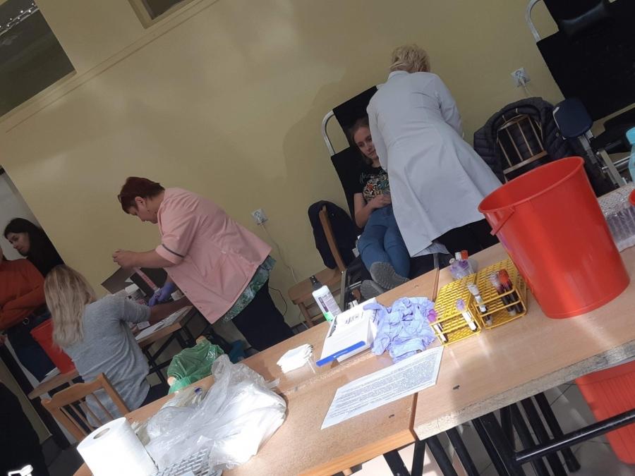 Młodzież z ZS im. W. Witosa w Suchej Beskidzkiej pamięta, że „ łączy nas krew, która ratuje życie”