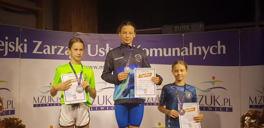 Pływacy z UKS Jasień Sucha Beskidzka i ich rewelacyjne starty w Gliwicach oraz Myślenicach