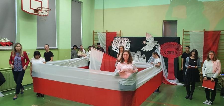 Święto Niepodległości w Specjalnym Ośrodku Szkolno-Wychowawczym w Makowie Podh.