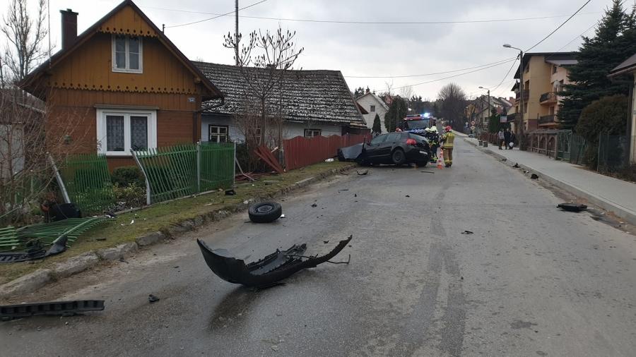 Osobówką skasował płot