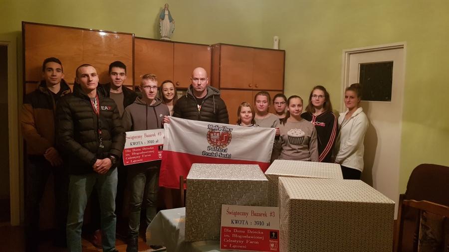 Małopolscy Patrioci przekazali dary z licytacji na dom dziecka w Łętowni