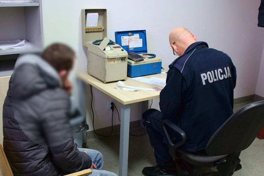 Nietrzeźwy kierowca przy szkole