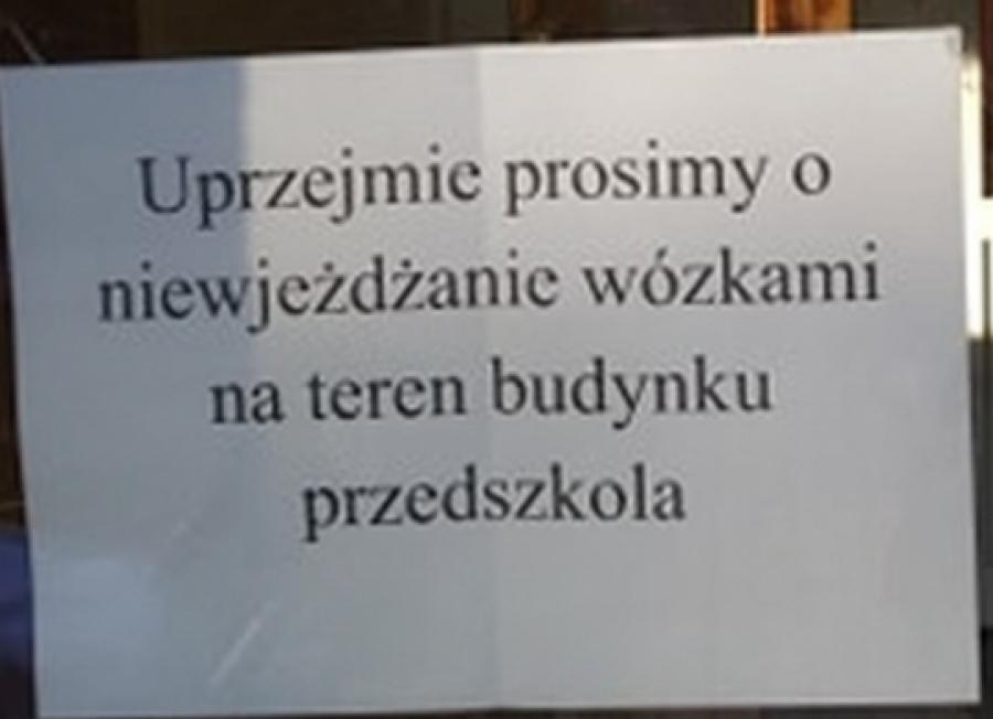 Maków. Ambaras z wózkami