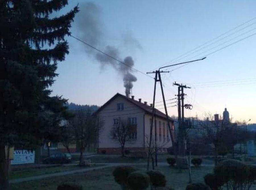 Czarny dym nad Urzędem Gminy