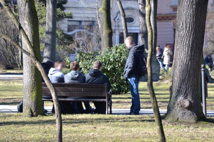 Wiosna nie zwalnia od noszenia maseczek!