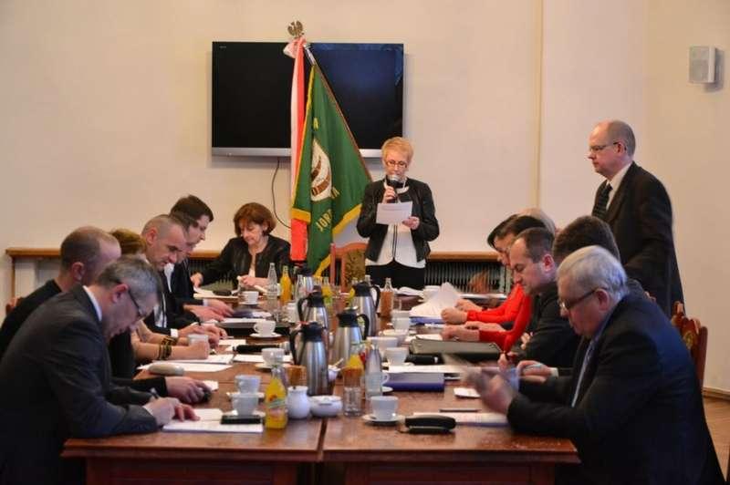 Jordanów: samorządowcy zarobią mniej