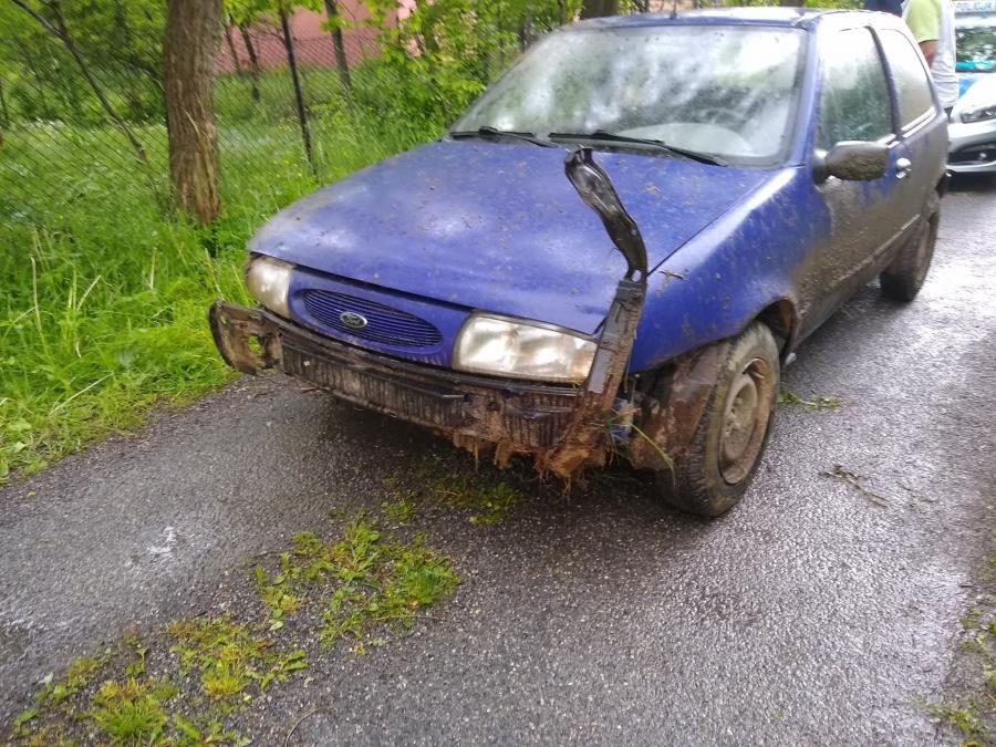 „Dorośli” nastolatkowie dachowali