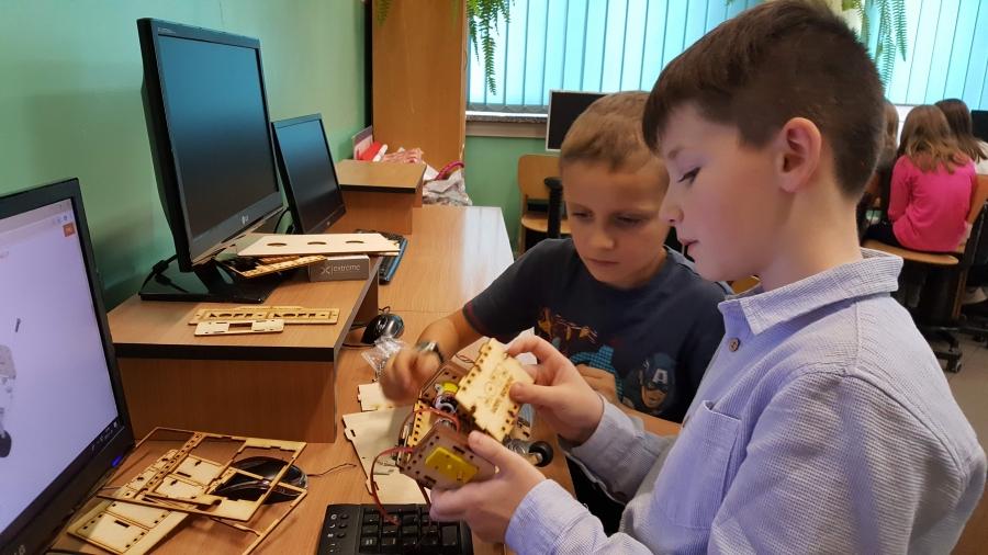 Będą się uczyć programowania i budować roboty!