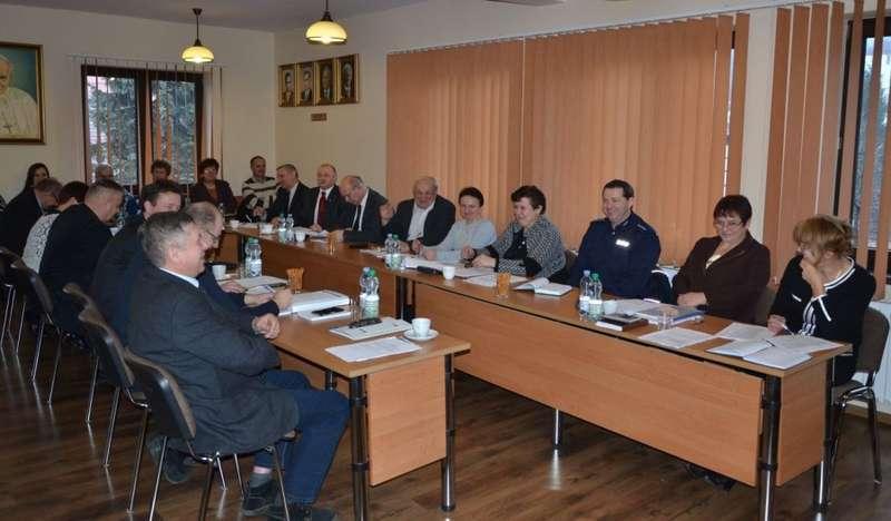 Maków: ludzie masowo chcą wycinać drzewa