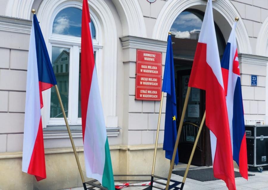 Szefowie dyplomacji czterech krajów w sąsiednim powiecie