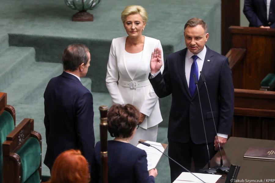 Andrzej Duda zaprzysiężony. Czy poparcie dla niego wzrosło? Sprawidziliśmy!