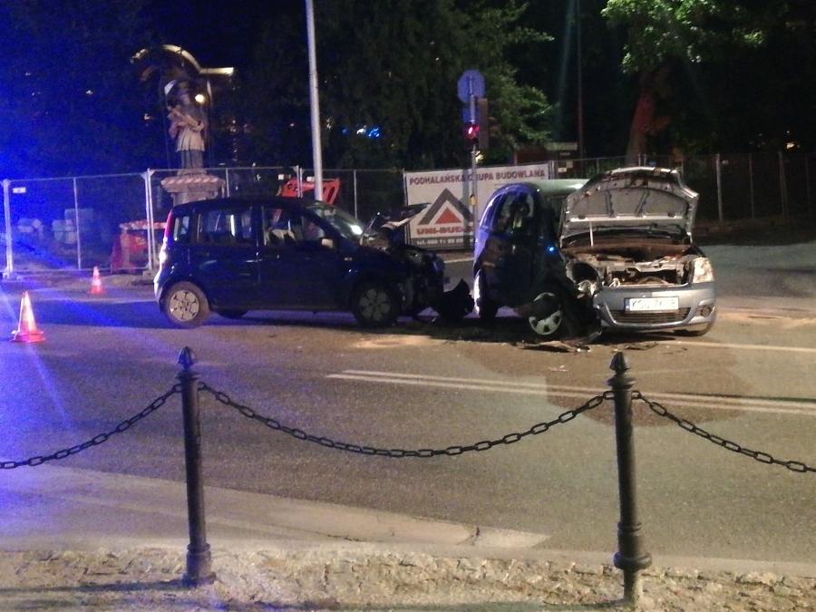 Nocna stłuczka na jordanowskim rynku