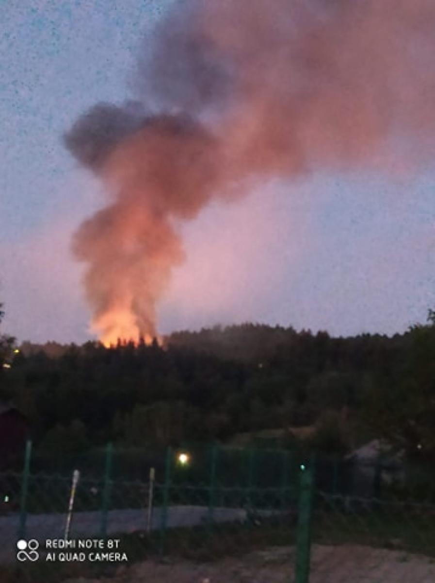 Groźny pożar na placu budowy tunelu w Naprawie