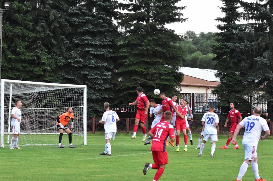 Makowskiego muru nie sforsowali / Halniak Maków Podhalański - Babia Góra Góra Sucha Beskidzka 0:0