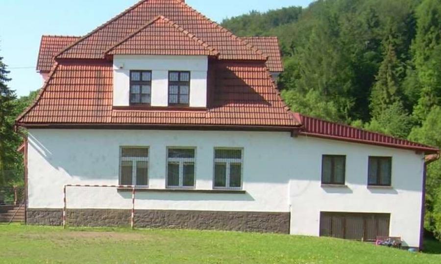 W jednej ze szkół w powiecie suskim wykryto u ucznia koronawirusa. Rozważane jest nauczanie hybrydowe
