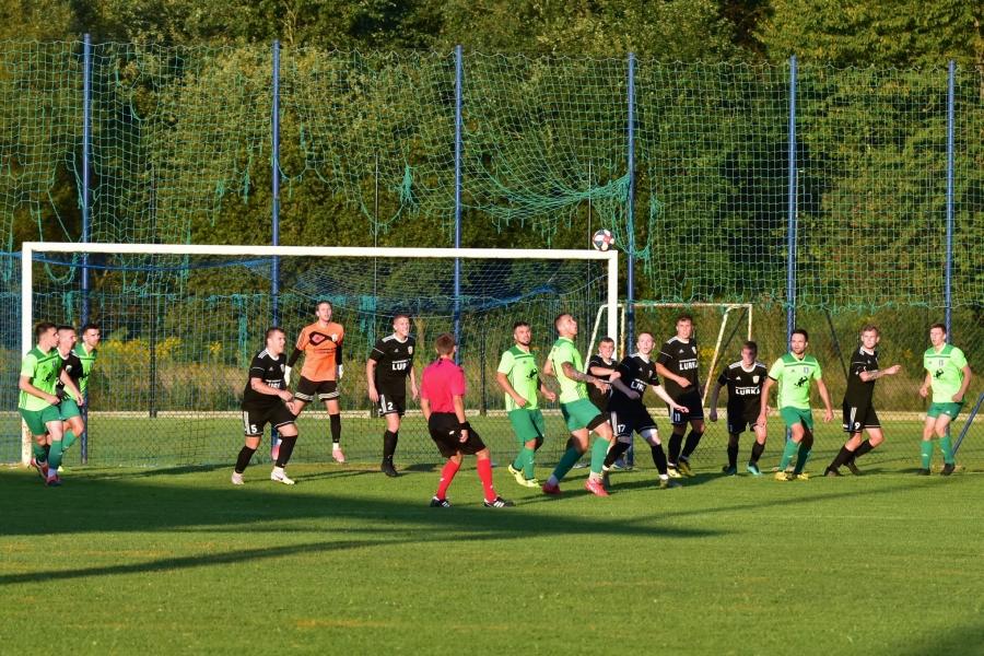 Piłkarski weekend: Bij lidera, a liderów jest trzech - Tempo, Huragan i Unia!
