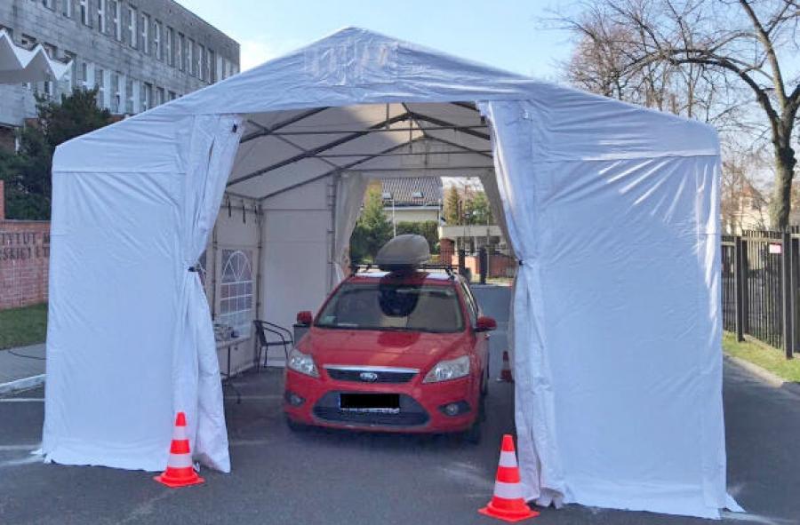 Przy suskim szpitalu uruchomiono mobilny punkt  „Drive Thru”. Kto będzie w nim mógł się 