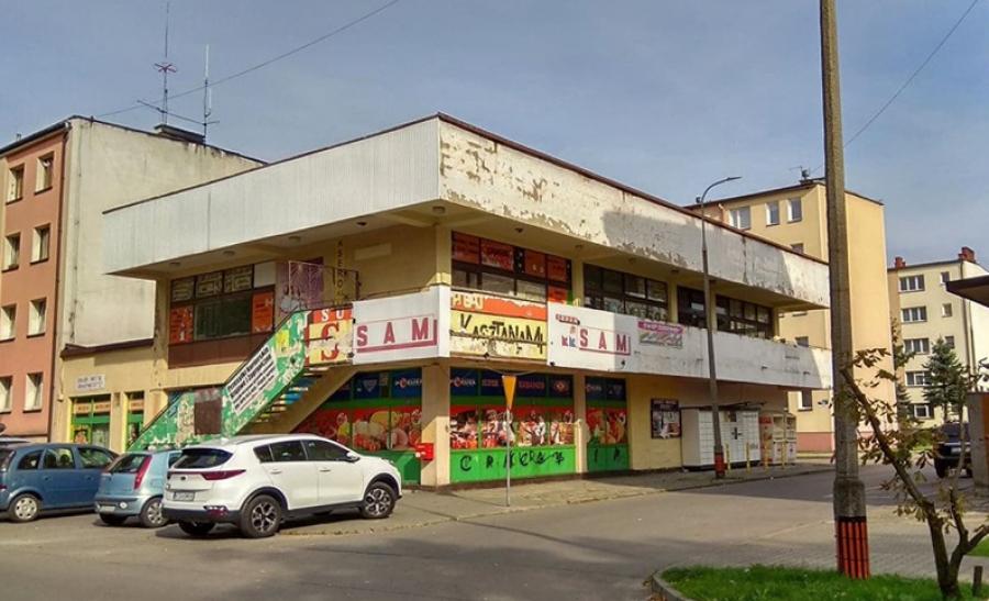 Stoi i szpeci. Burmistrz ma pomysł co z nim zrobić
