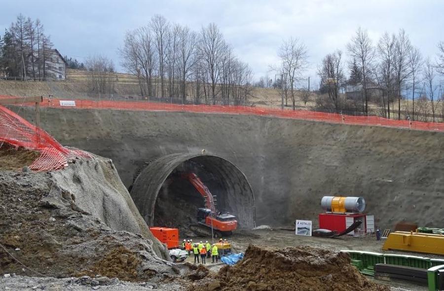 Tunel w Naprawie miał być najdłuższym w Polsce. I będzie, ale rekord już jest zagrożony