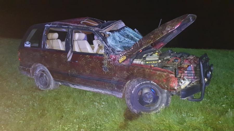 Nocne dachowanie mogło zakończyć się tragedią. Kto prowadził?