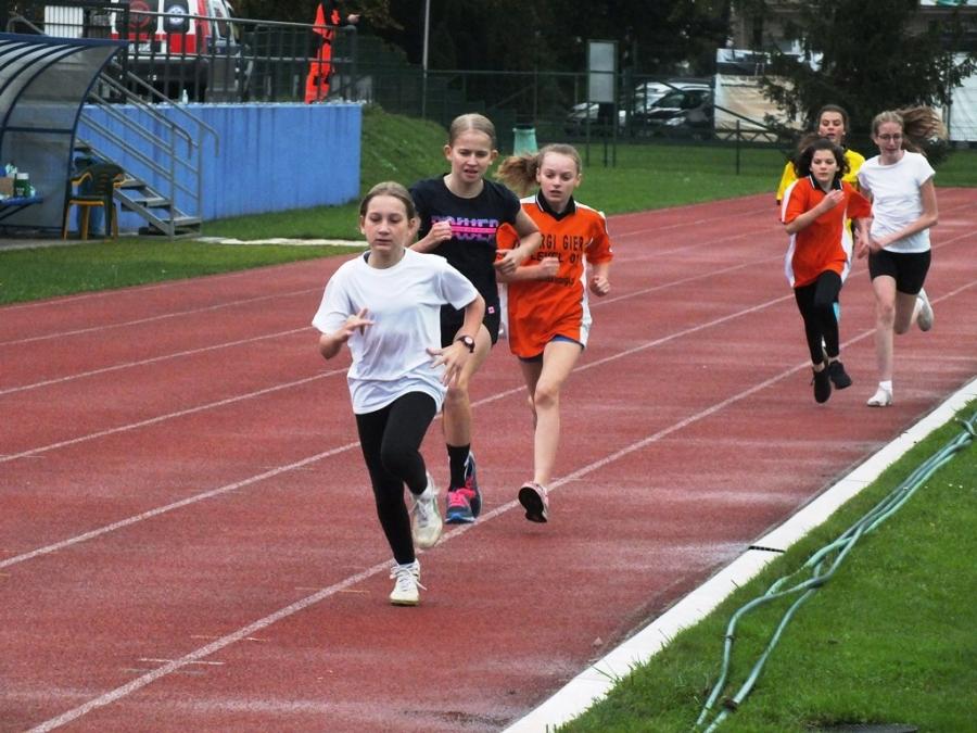Konkurencje lekkoatletyczne czekały na uczniów z naszego powiatu