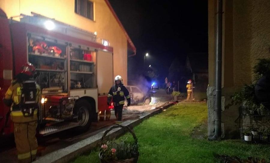 Spłonął fiat. Prawdopodobnie to było podpalenie