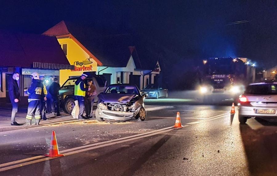 Zbyt pochopnie wjechał peugeotem na drogę wojewódzką