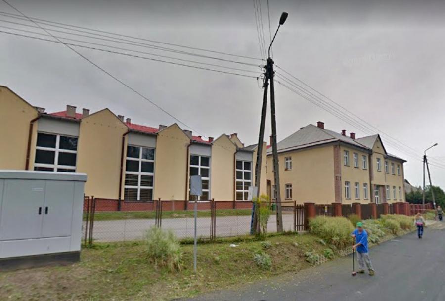 Szkole potrzebna jest przestrzeń wokół. Tylko skąd ją wziąć?