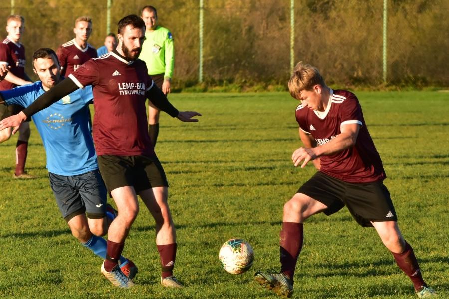 Piłkarski weekend: Listopadowe derby w Makowie i Krzeszowie, ofensywny pojedynek w Juszczynie i dlaczego ciekawi nas mecz Strzelca z Dębem Paszkówka?