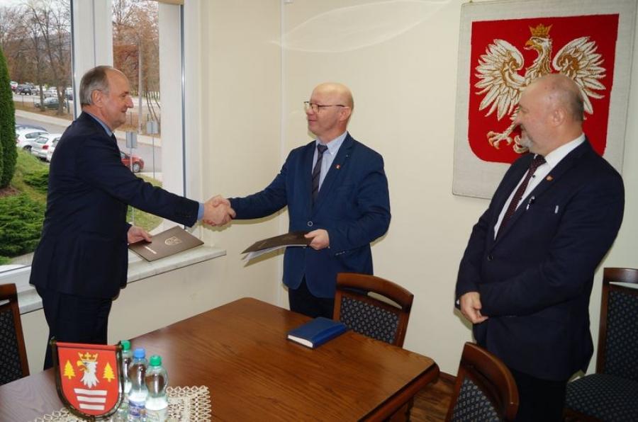 Powiat i gmina Sucha Beskidzka podpisały porozumienie w sprawie wspólnego prowadzenia basenu