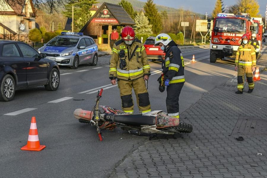 Zderzenie opla z motocyklem w Stryszawie (zdjęcia)