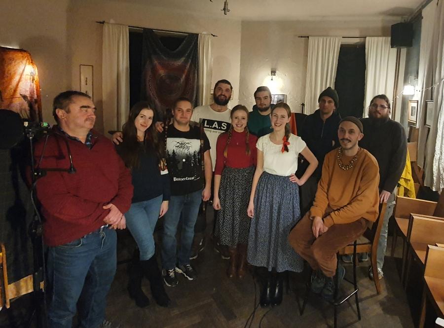 Piotr Damasiewicz nagrywa z suskimi muzykami i promuje miasto