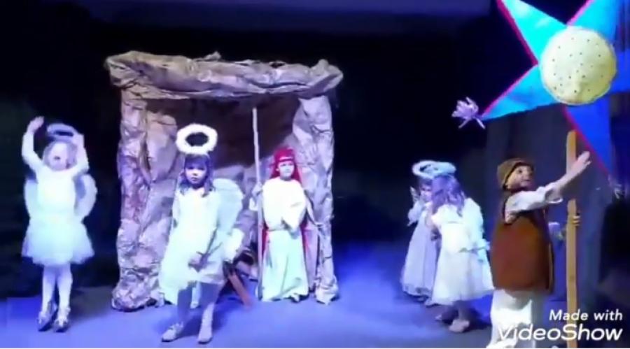 Już ruszyli z kolędą i to on-line. Zuch dzieciaki... (wideo)