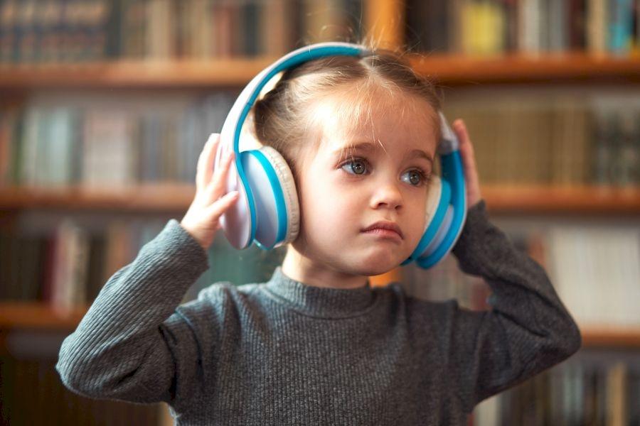 Jakie audiobooki warto kupić swojemu dziecku?